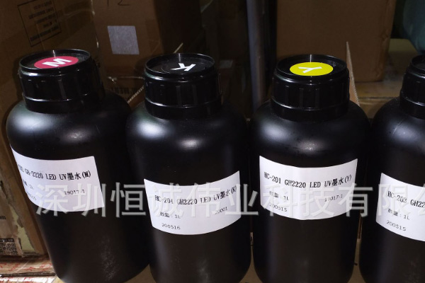 uv平板打印機(jī)設(shè)備能隨意更換耗材嗎？