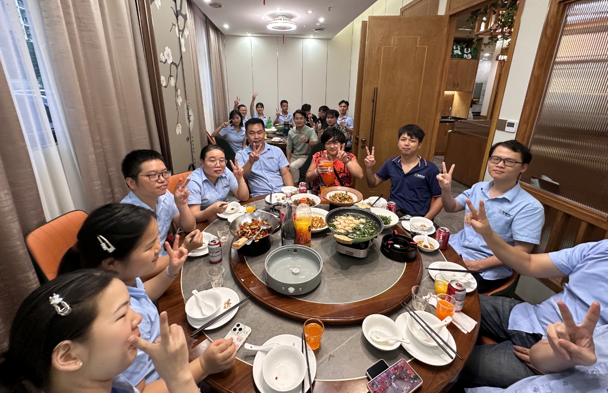 恒誠(chéng)偉業(yè)uv打印機(jī)廠家銷售部團(tuán)建?。?！